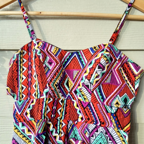 Material Girl Aztec Geometric Cut Out Tunic Top XS - Picture 3 of 7